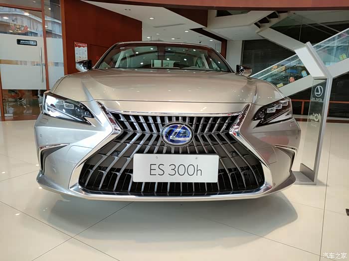 【图】新年新气象,es 300h 臻享版 看车记_雷克萨斯es论坛_汽车之家
