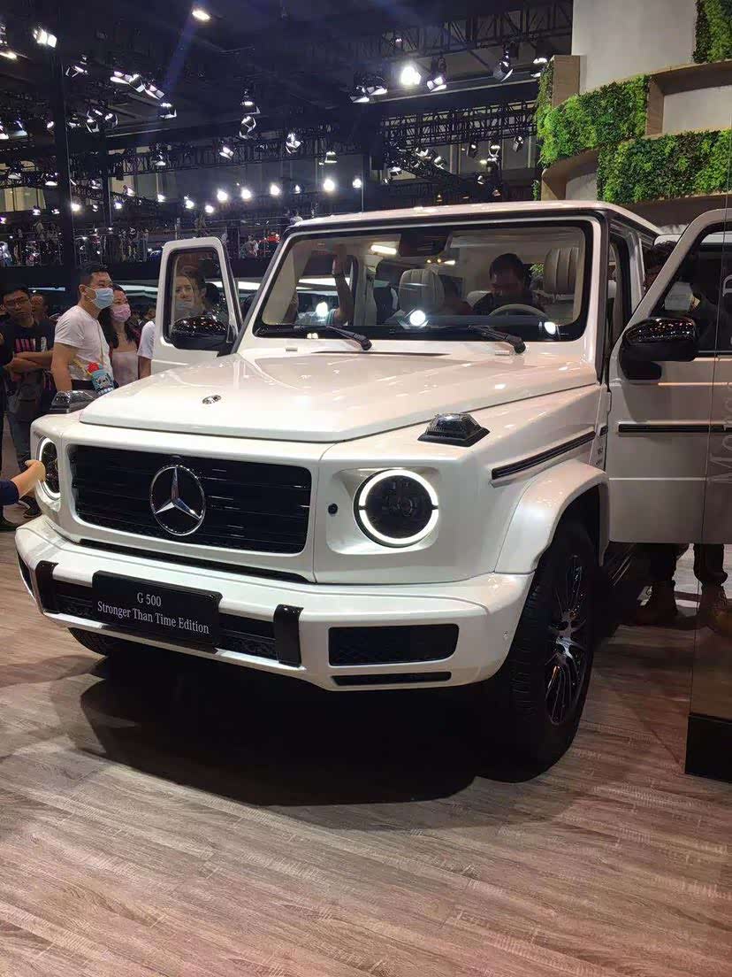 大g难得一见的白色,黄色的路虎,都帅气