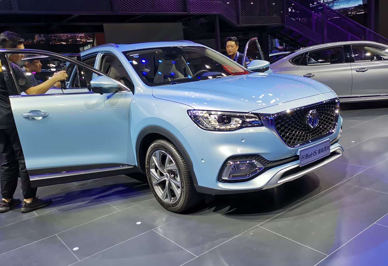 11月22日名爵ehs在第十九届广州车展中如期正式上市