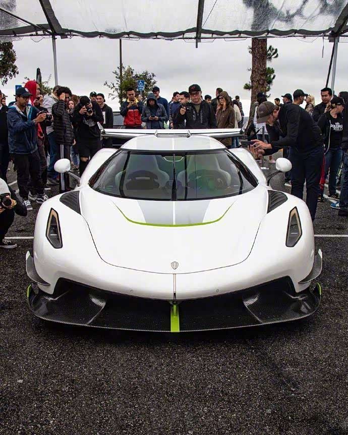 科尼塞克jesko搭载5.0t v8双涡轮增压发动机,超给力