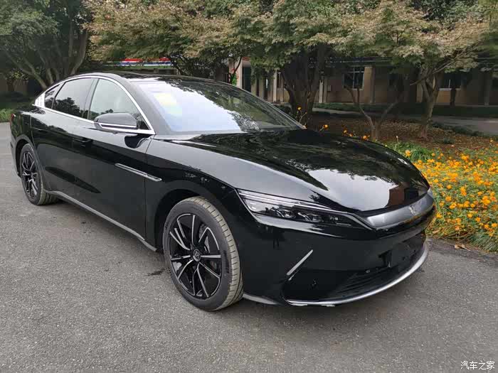 比亚迪汉黑武士各位觉得如何 帅不帅