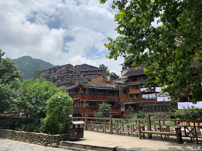 游黔山赤水赏苗寨风情