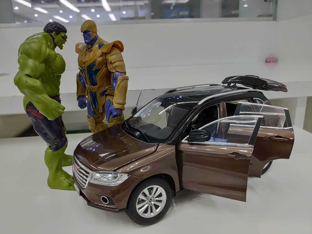 微影绿巨人与灭霸的争车记满满火药味