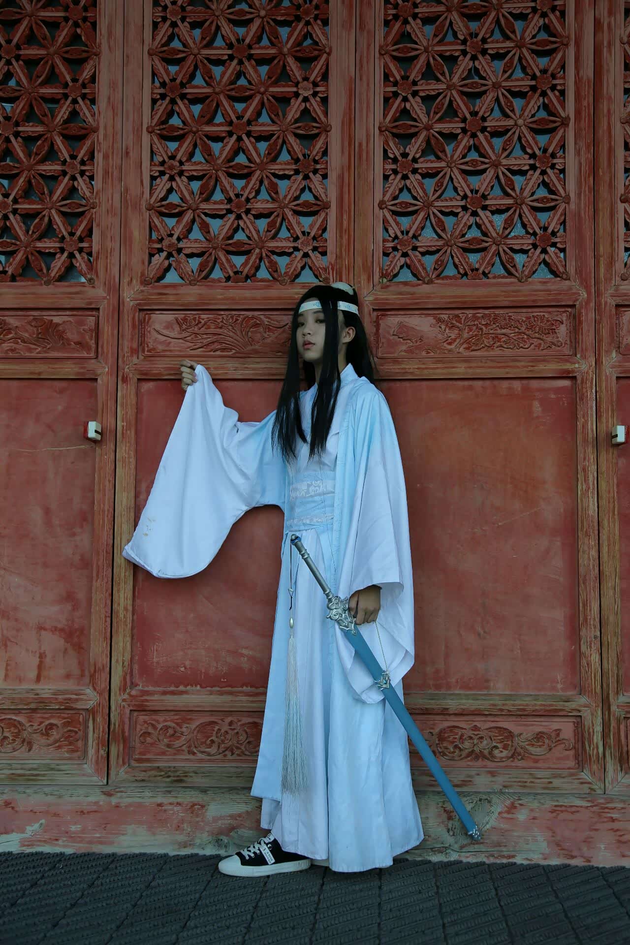 如果时光可以倒流我一定是前朝一个翩翩而至的白衣侠客