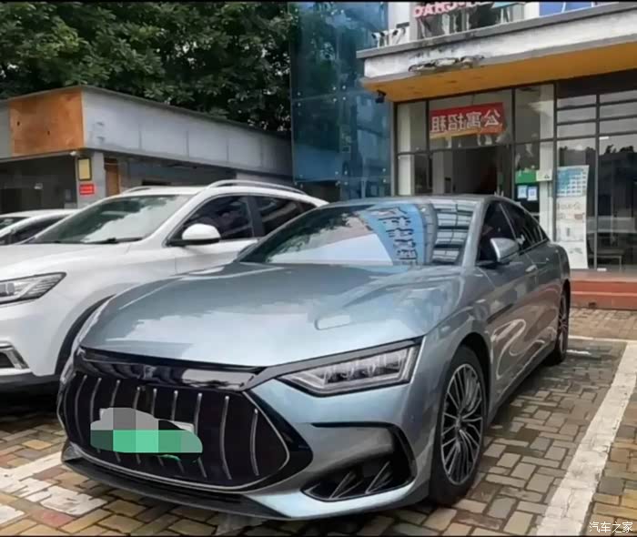 这应该是有史以来比亚迪汉dmi车型最帅的改装了有种玛莎拉