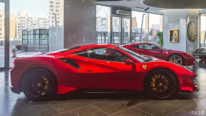 红色的法拉利488pista完美的敞篷动感十足真香
