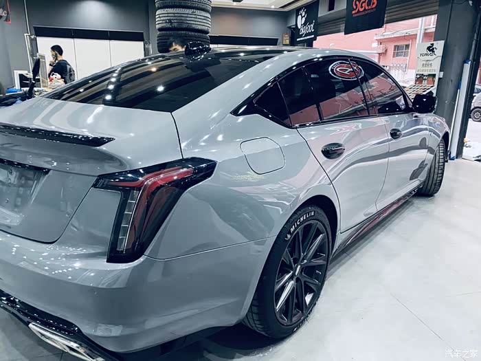 21款凯迪拉克ct5配上纳多灰更显战斗