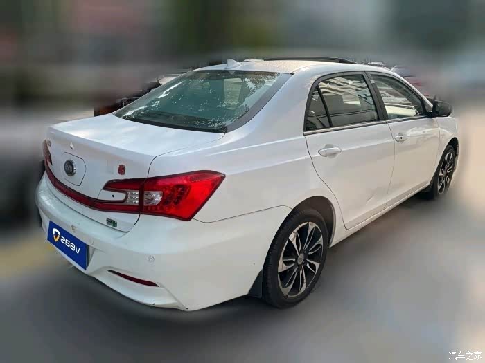 6年12月份上牌比亚迪秦70双冠旗舰版急出有意私聊