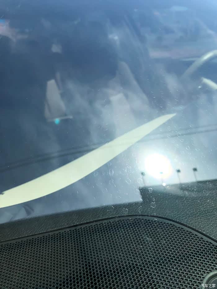 车窗玻璃这种水渍怎么去除