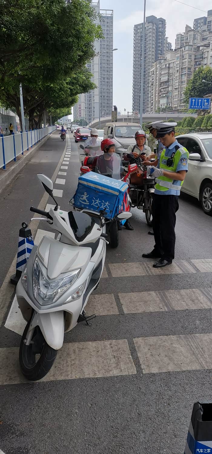 重庆现在查摩托车严起来了