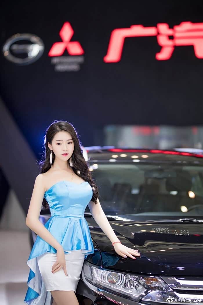 看车还是看美女这是一个问题