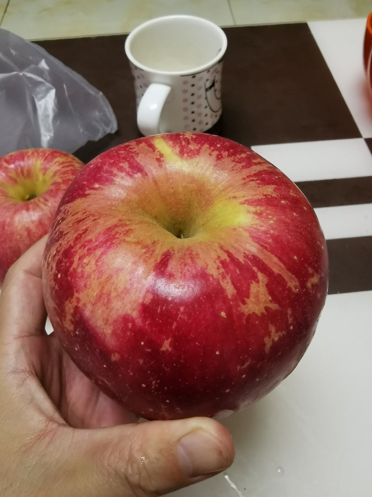 大苹果好大呀一个有一斤