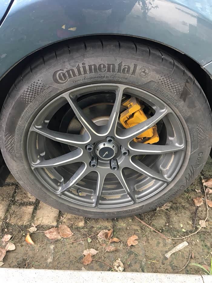 出套17年50周马牌mc5轮胎,今年2月购买,不到1万公里,无修无补,升级