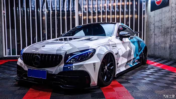 奔驰c63amg私人定制彩绘涂装迷彩实车