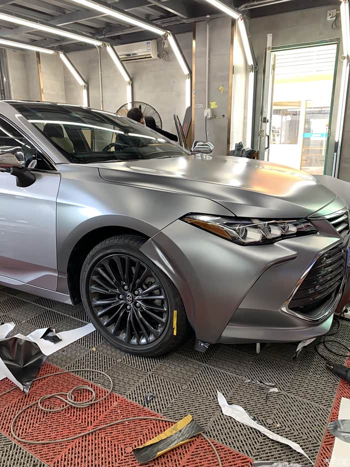 亚洲龙银色改钛灰色,全车贴色膜,哑光色看起来质感满满,最后附一张原