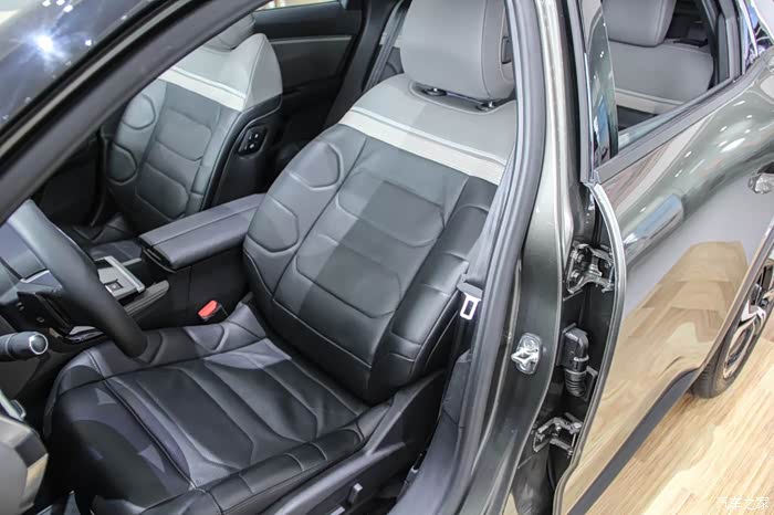 合资跨界车充满法式美感雪铁龙凡尔赛c5x实拍