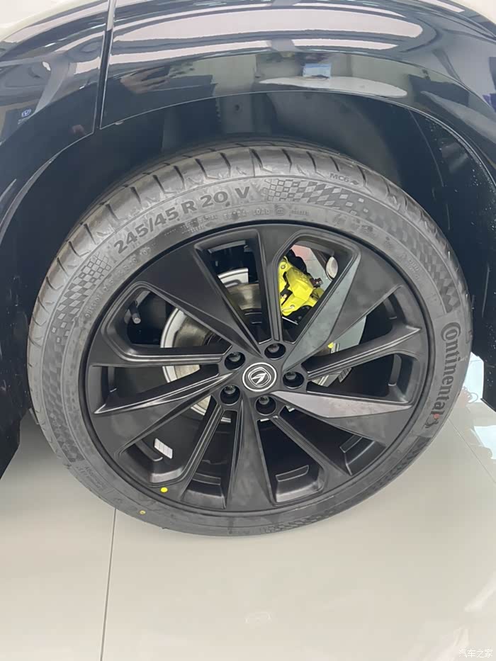 长安uni一t白色运动版白色20寸马牌轮胎霸气十足爱了