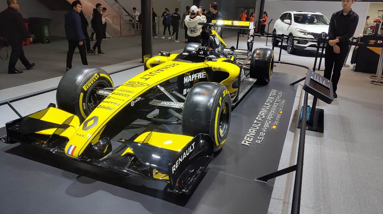 再来一波雷诺f1赛车