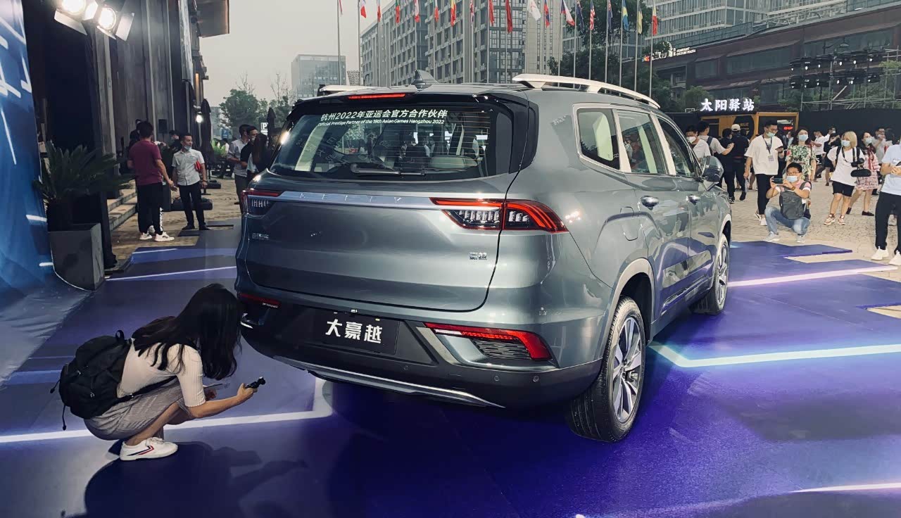 吉利豪越上市高贵大气