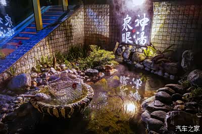 这里能看到温泉泉眼出水口烫可以煮鸡蛋