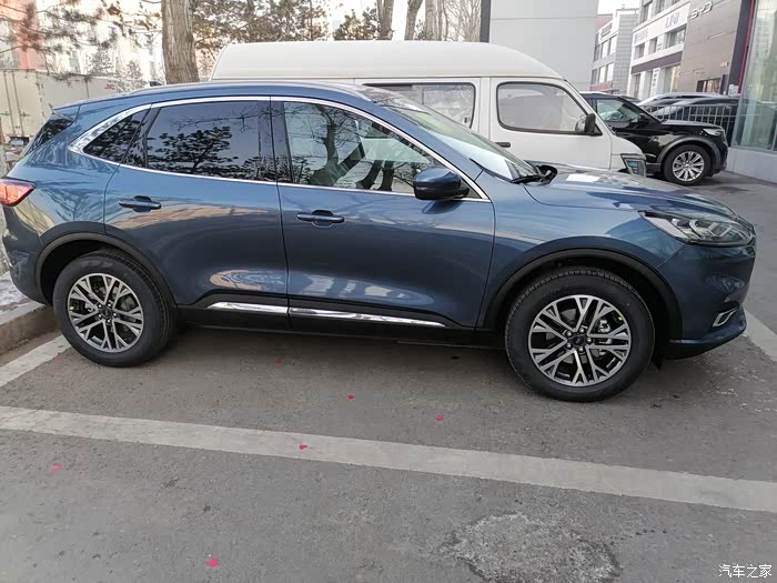 谈一谈静谧蓝水滴造型车福特锐际