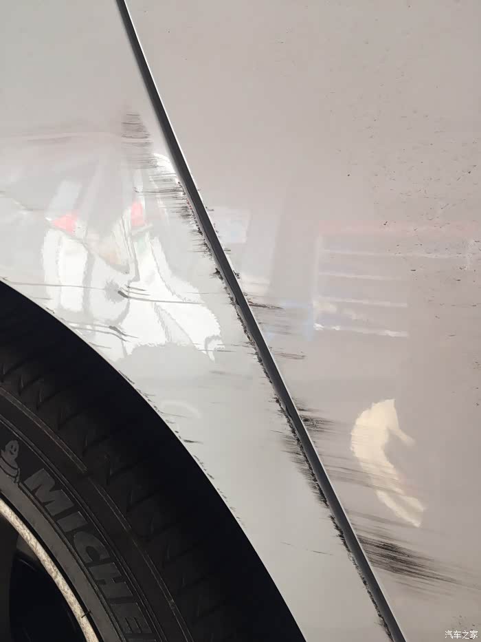 十代雅阁尊贵刮擦