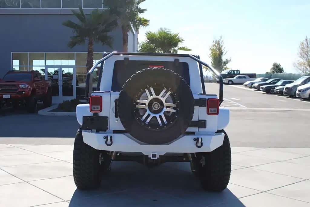 极为少见的六轮版牧马人