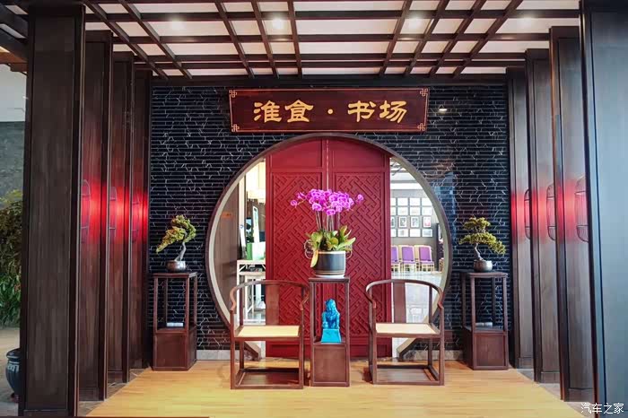 话说禧狮楼,原名狮子楼,在瘦西湖边个环境优雅之处,因为怕堵车,所以