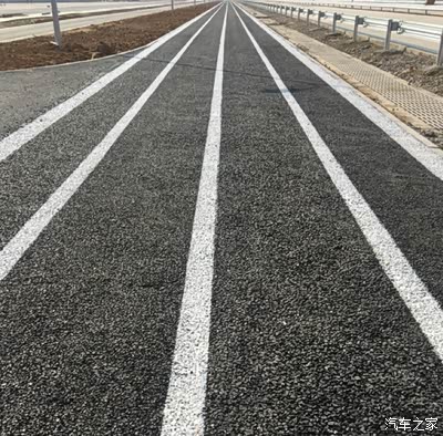 现在还有人不知道汽车试验场跑道?