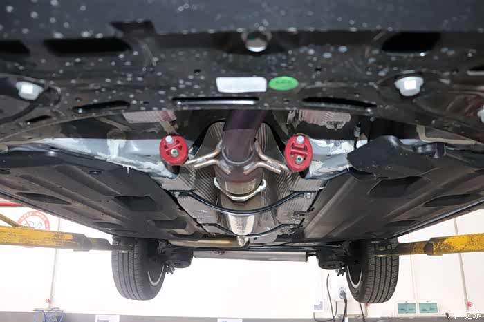 吉利缤越底盘实拍供大家参考