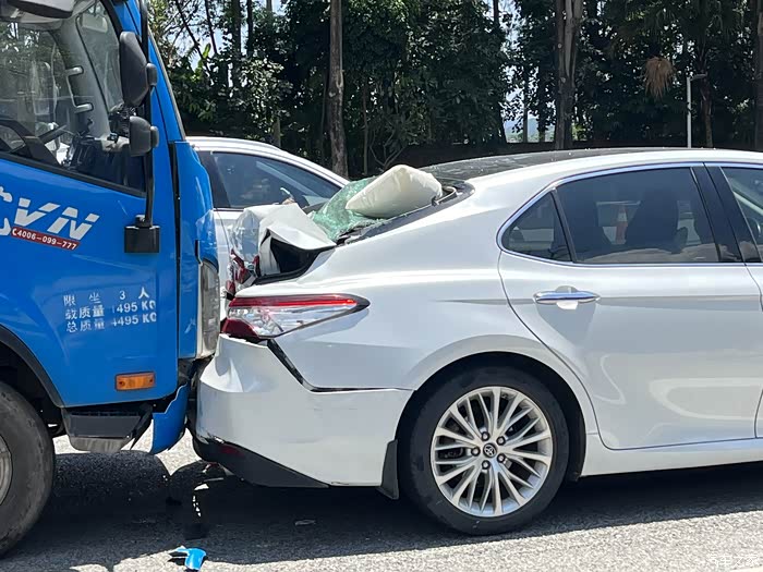 超级倒霉被严重追尾