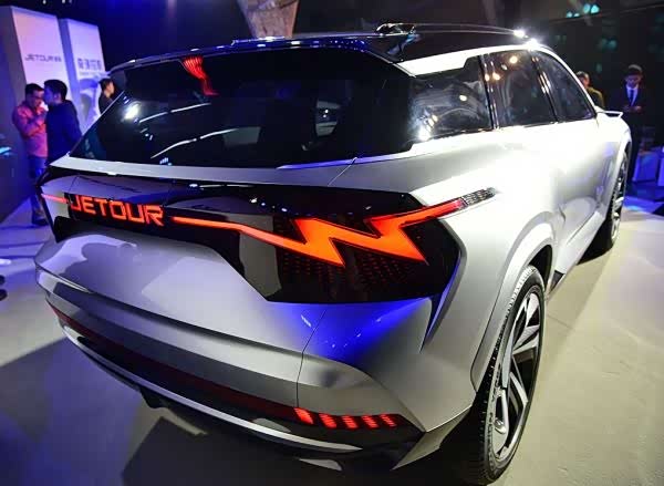 捷途jetour x拥有着非常帅气美观的颜值