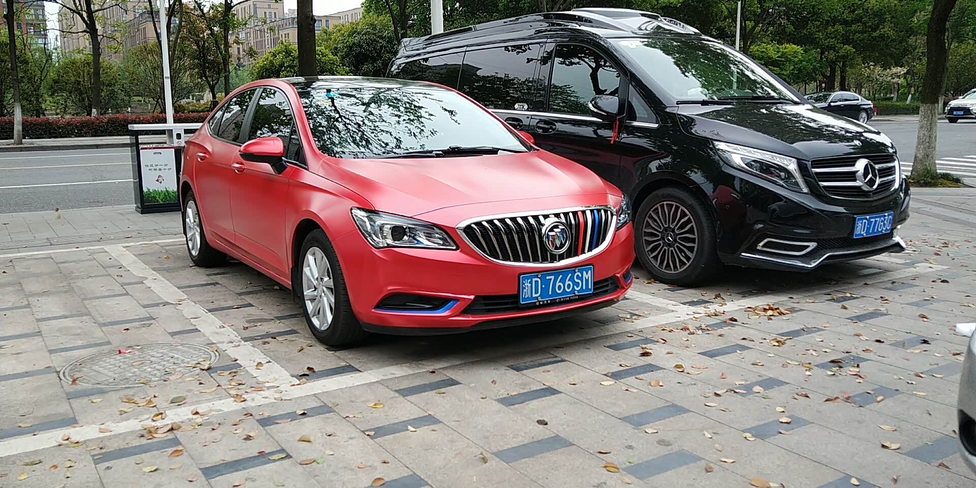 有没有谁的威朗车顶贴了黑膜想看看效果谢谢