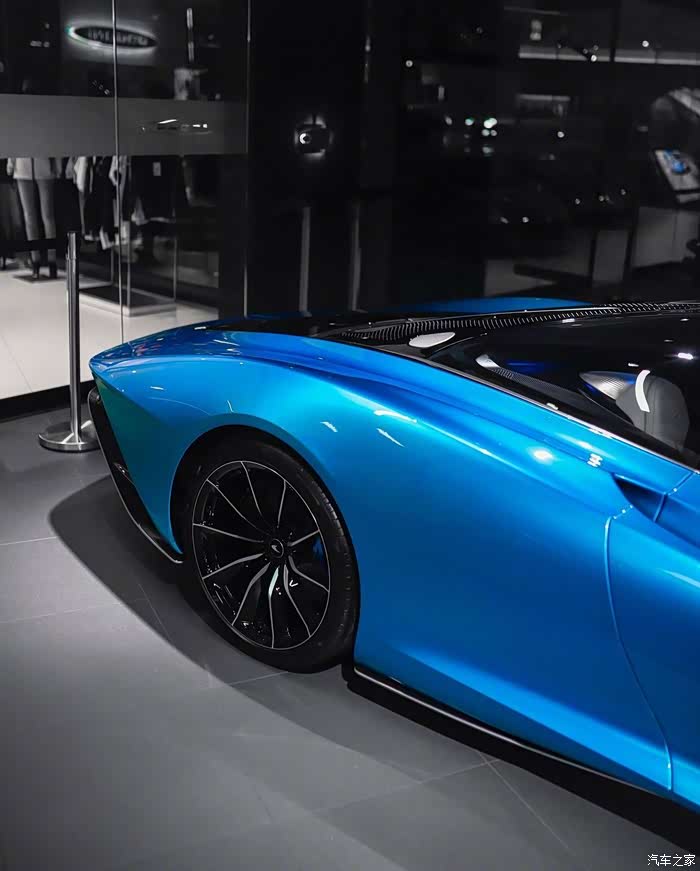 一枚蓝色迈凯伦mclarenspeedtail赞