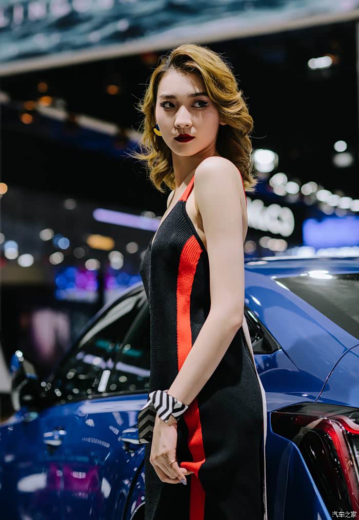 打卡广州车展靓车美女是车展永恒主题二