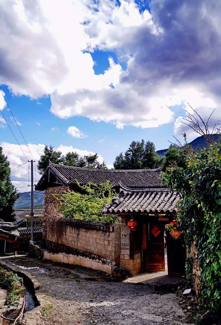 丽江玉湖村石头垒起来的纳西原始村落云南旅游攻略