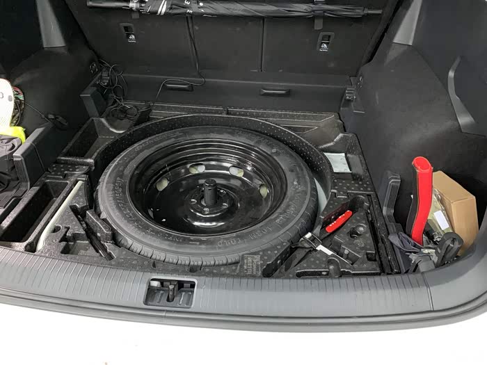 途观l的轮胎能放下备胎的位置吗