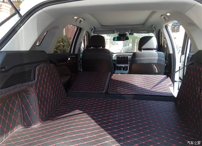 后排放倒  空间大的很  可以放张床