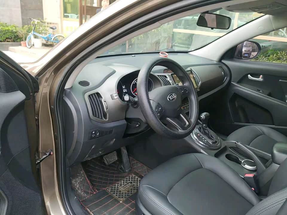 16款的起亚智跑