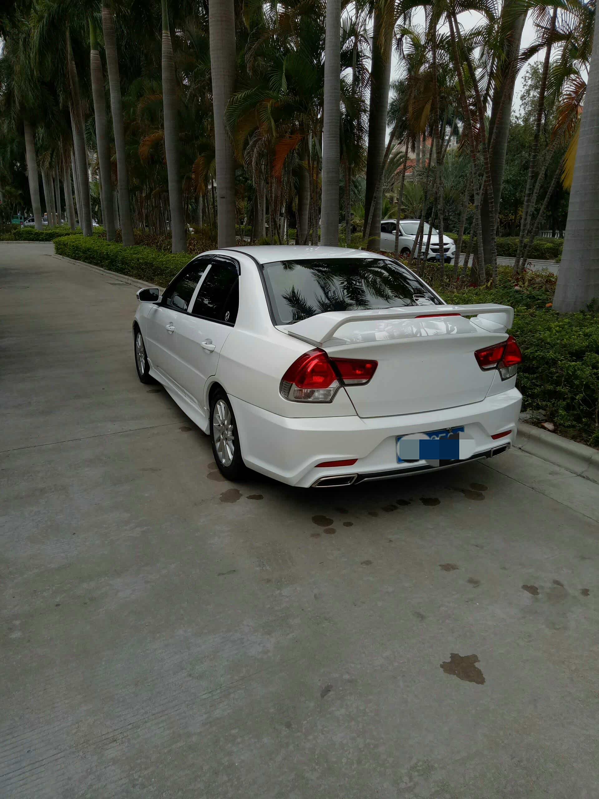 东南菱悦4s店,还有新车卖吗