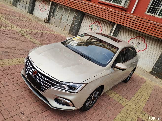 前方高能注意避让喜得爱车金色荣威i5