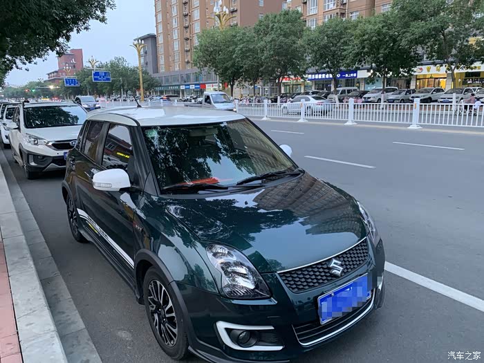 雨燕2016款墨绿色自动挡