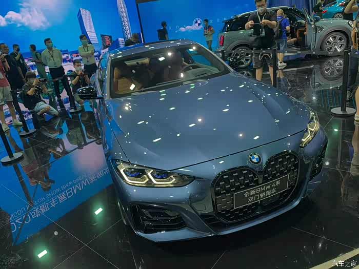 看到宝马新款,真的是忍不住吐槽这两颗门牙!