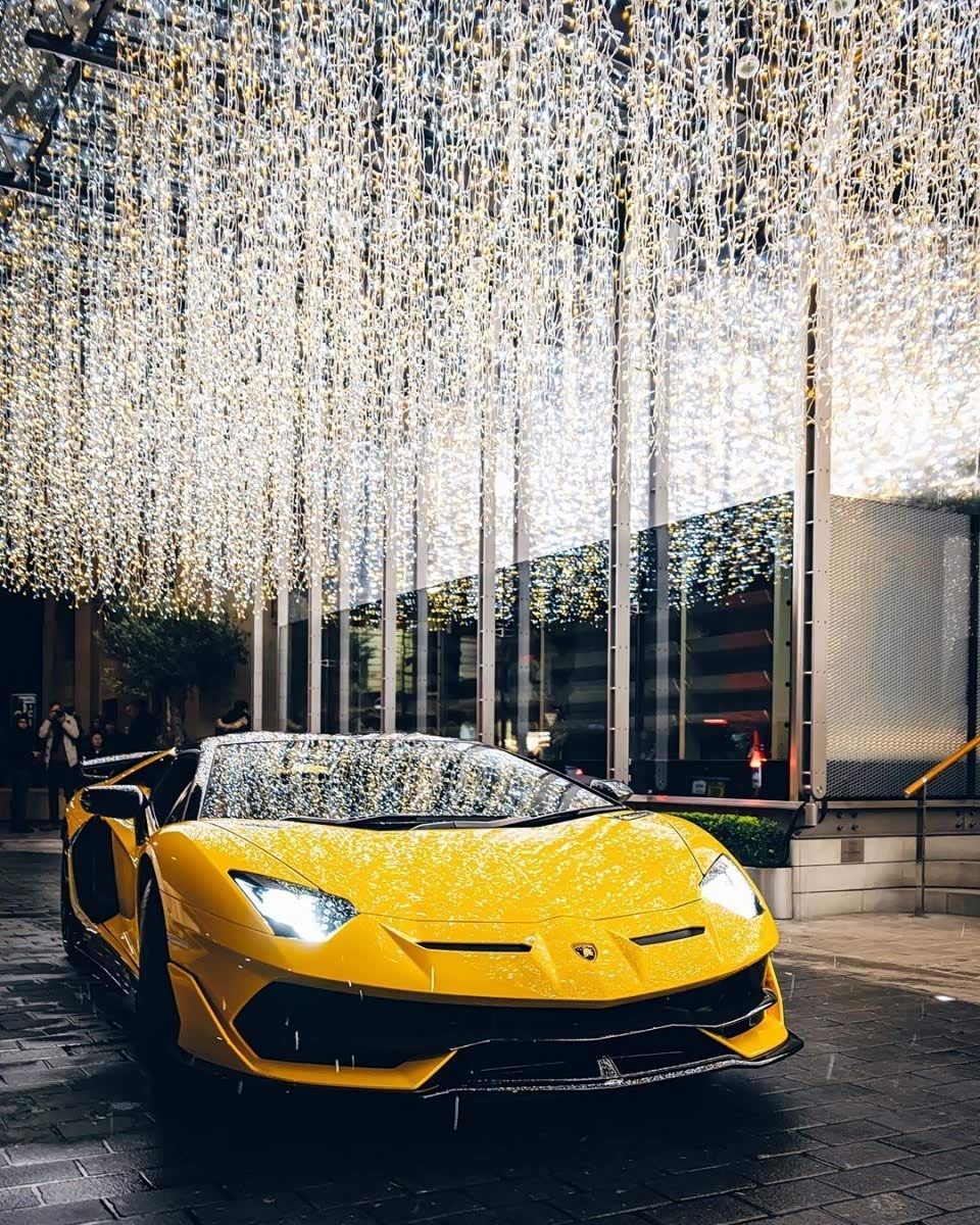 夜色下的兰博基尼