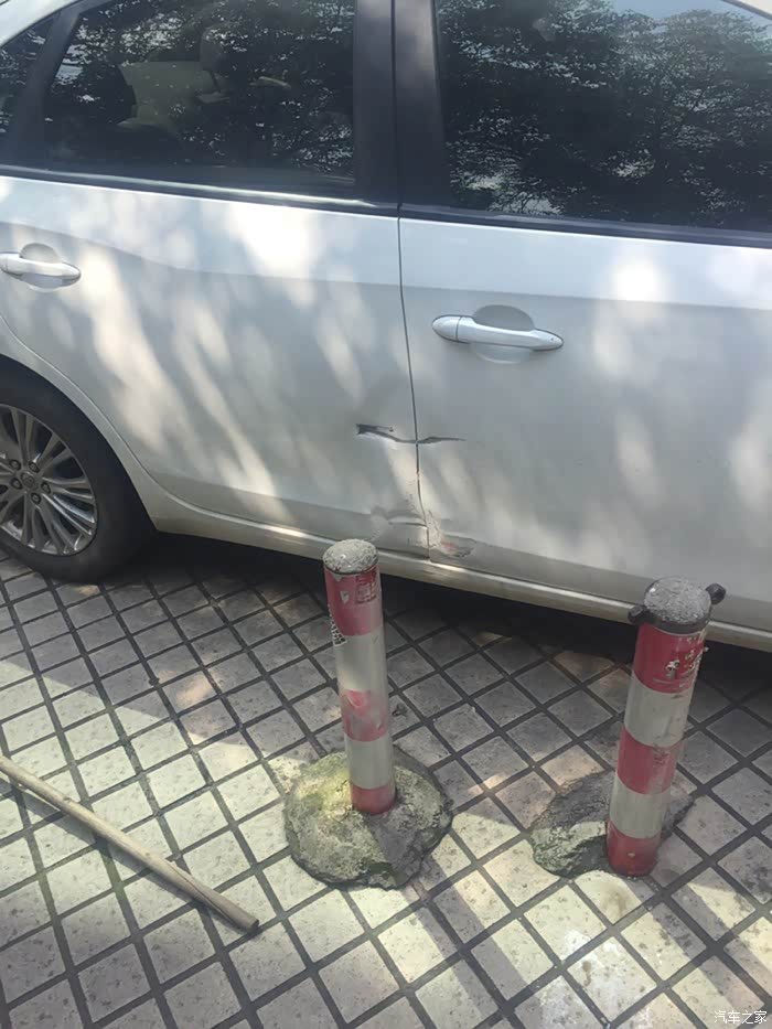 两个车门都受损好严重,怎么办?