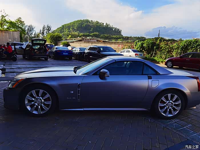 凯迪拉克xlr硬顶敞篷46排量重改拉风跑车