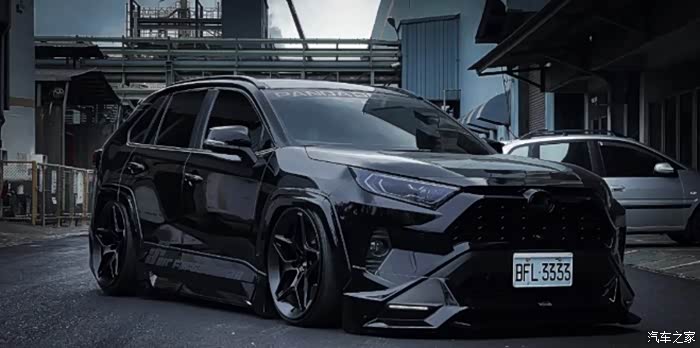 黑武士丰田rav4硬汉造型玩姿态你们爱不爱