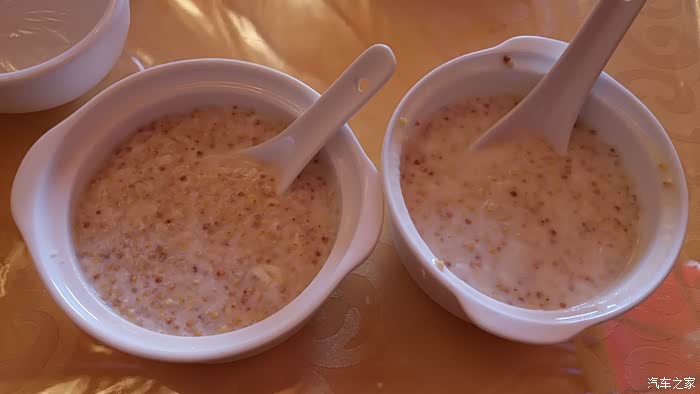 蒙古风味的炒米拌酸奶