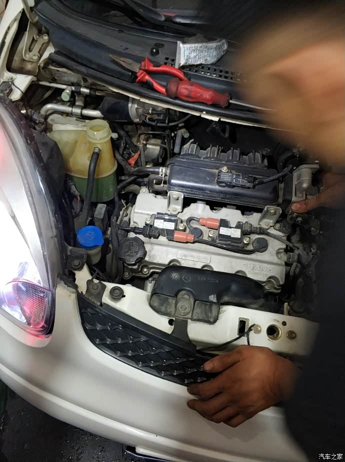 西安长安车友会为奔奔mini做保养更换防冻液