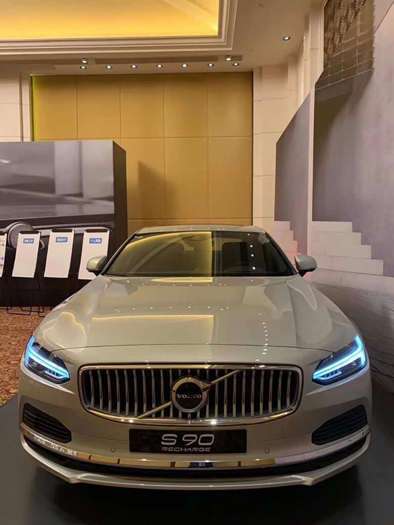 【图】作为中期改款车型,新款s90的整体外观变化并不算大_沃尔沃s90